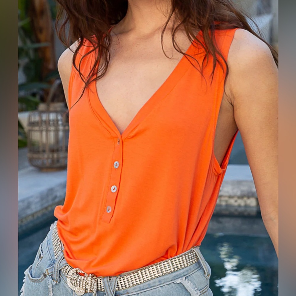 POL SUPER SOFT BUTTON V NECKLINE SLEEVELESS TANK TOP IN ORANGE SIZE XL NWOT